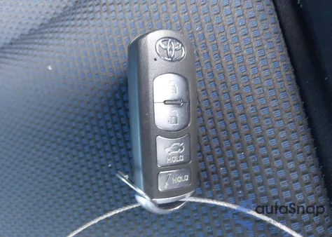 2019 Toyota Yaris L z USA, uszkodzony, nr VIN 3MYDLBYV8KY522874